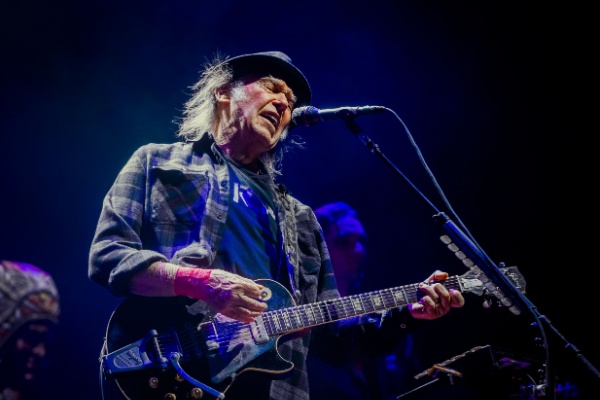 Neil Young shuns Glastonbury over 'corporate control'