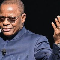 Cameroon police end stakeout of presidential hopeful