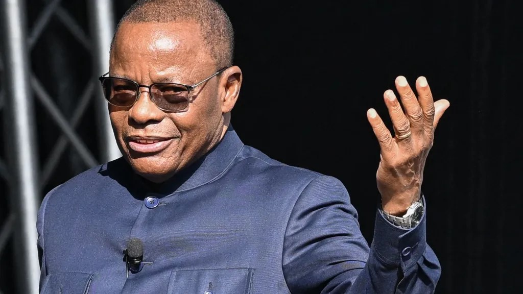 Cameroon police end stakeout of presidential hopeful
