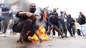 Demonstrators face off with men carrying clubs in central Nairobi during protests over police brutality and blogger’s death.