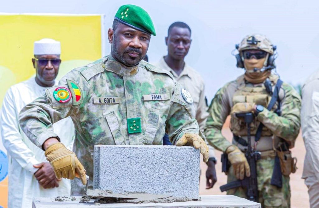 Malian leader Assimi Goïta and Yadran Group head Irek Salikhov at the gold refinery construction ceremony in Senou, Mali.