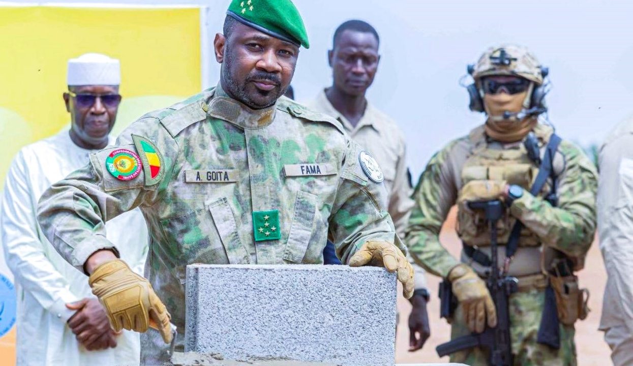 Malian leader Assimi Goïta and Yadran Group head Irek Salikhov at the gold refinery construction ceremony in Senou, Mali.