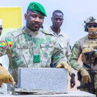 Malian leader Assimi Goïta and Yadran Group head Irek Salikhov at the gold refinery construction ceremony in Senou, Mali.