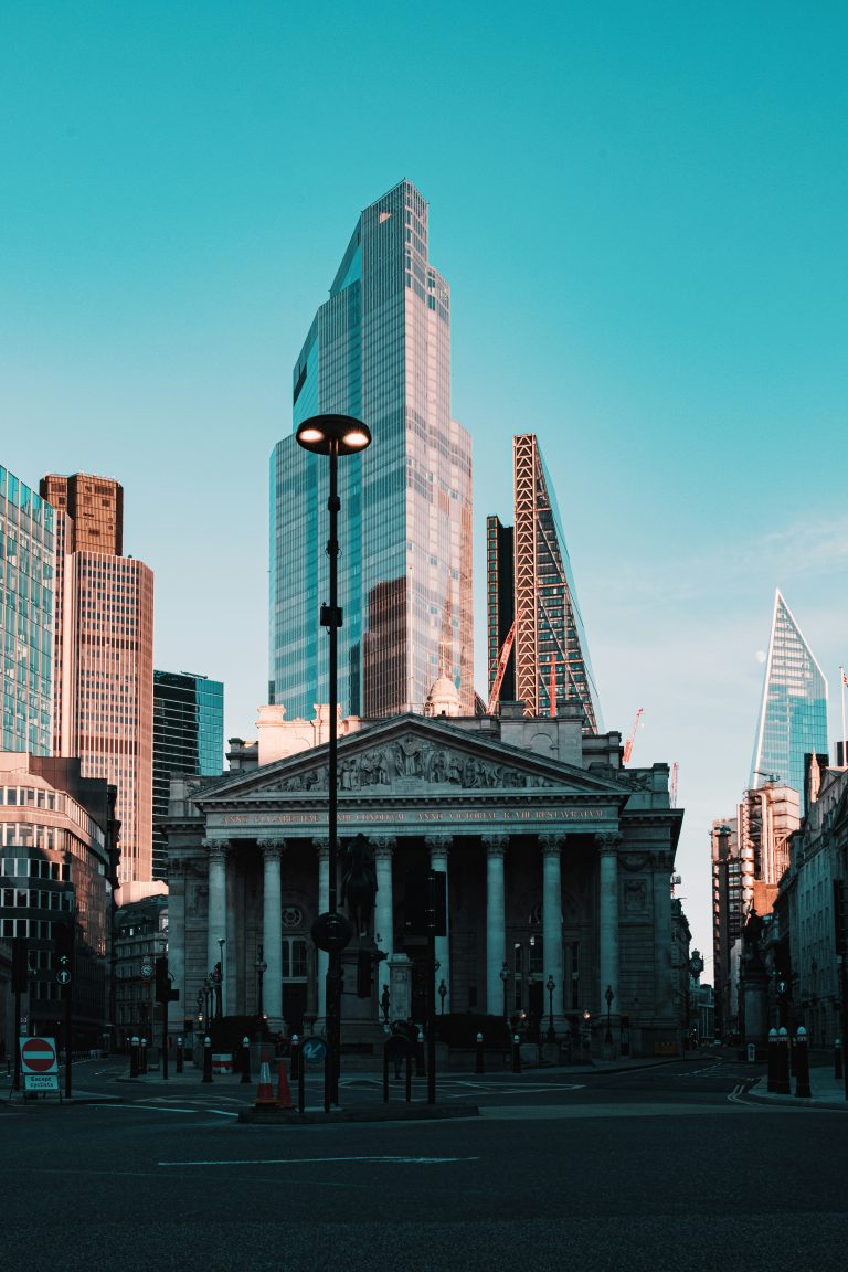 Bank of England Warns US Credit Risks Mirror 2008 Crisis Signs
